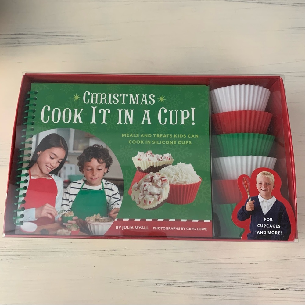 Christmas Cook It In A Cup! Cookbook by Julia Myall & Silicone Cups Set